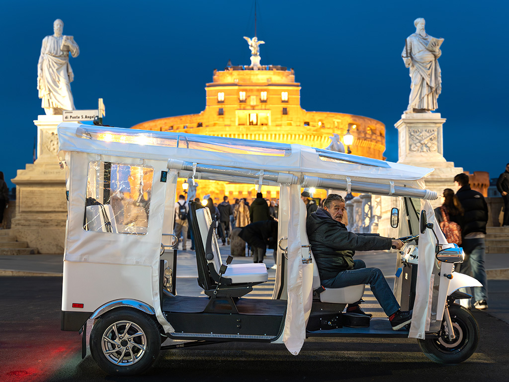 Pegaso electric Tuk Tuk during an evening tour of Rome